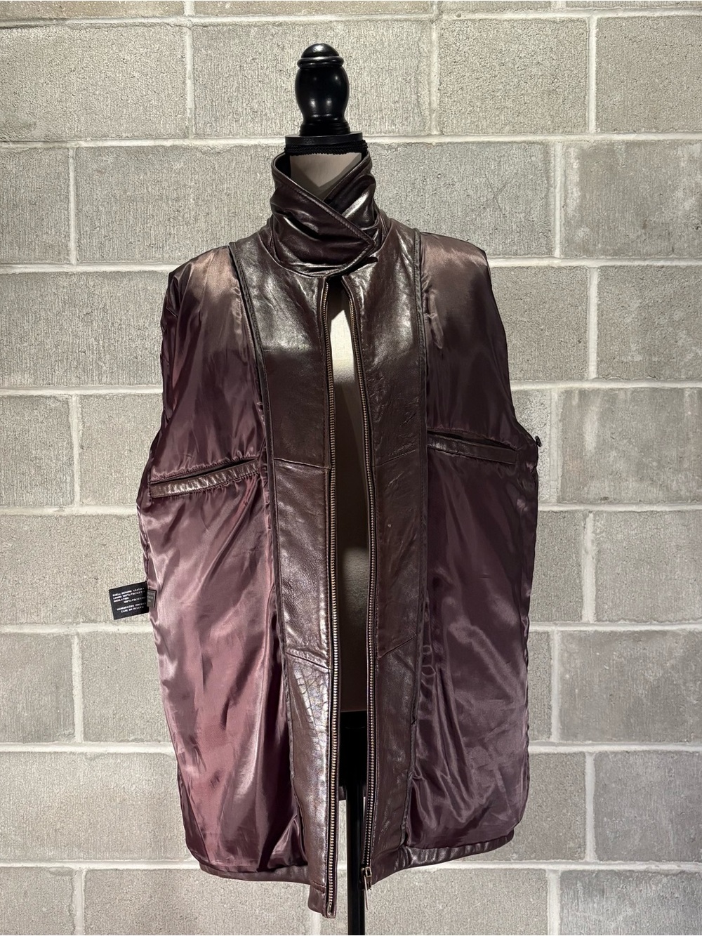 Wilson’s Leather men’s jacket. - Picture 7 of 10